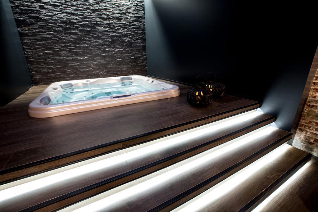 Chambre Avec Jacuzzi Sauna Privatif Brussel Buitenkant foto