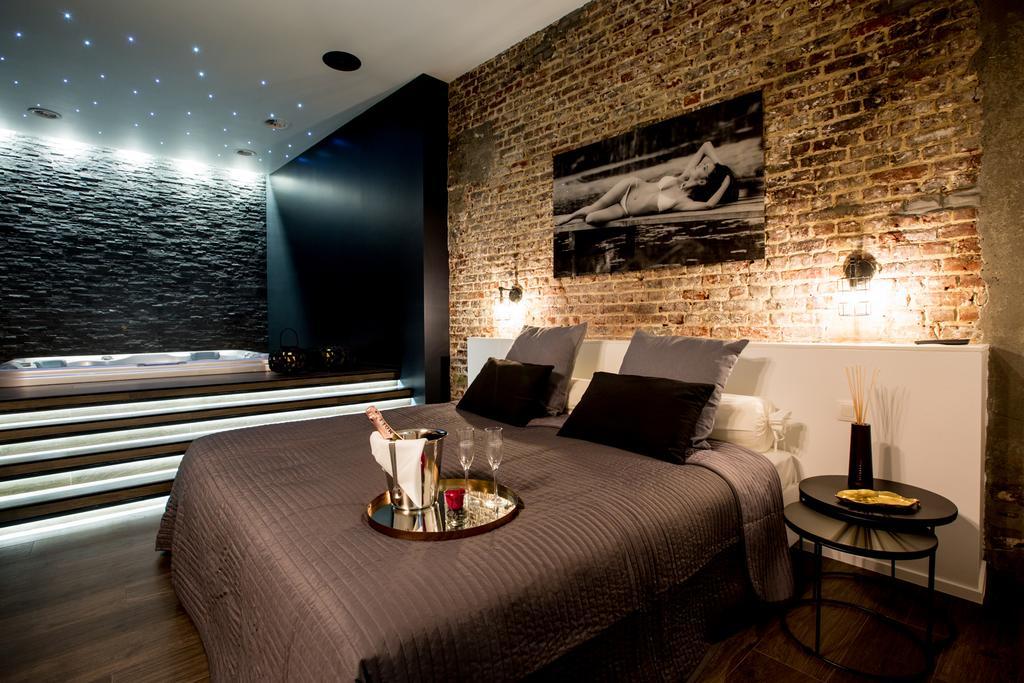 Chambre Avec Jacuzzi Sauna Privatif Brussel Buitenkant foto